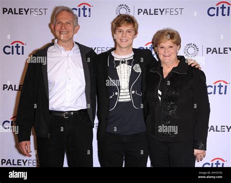 evan peters julie peters